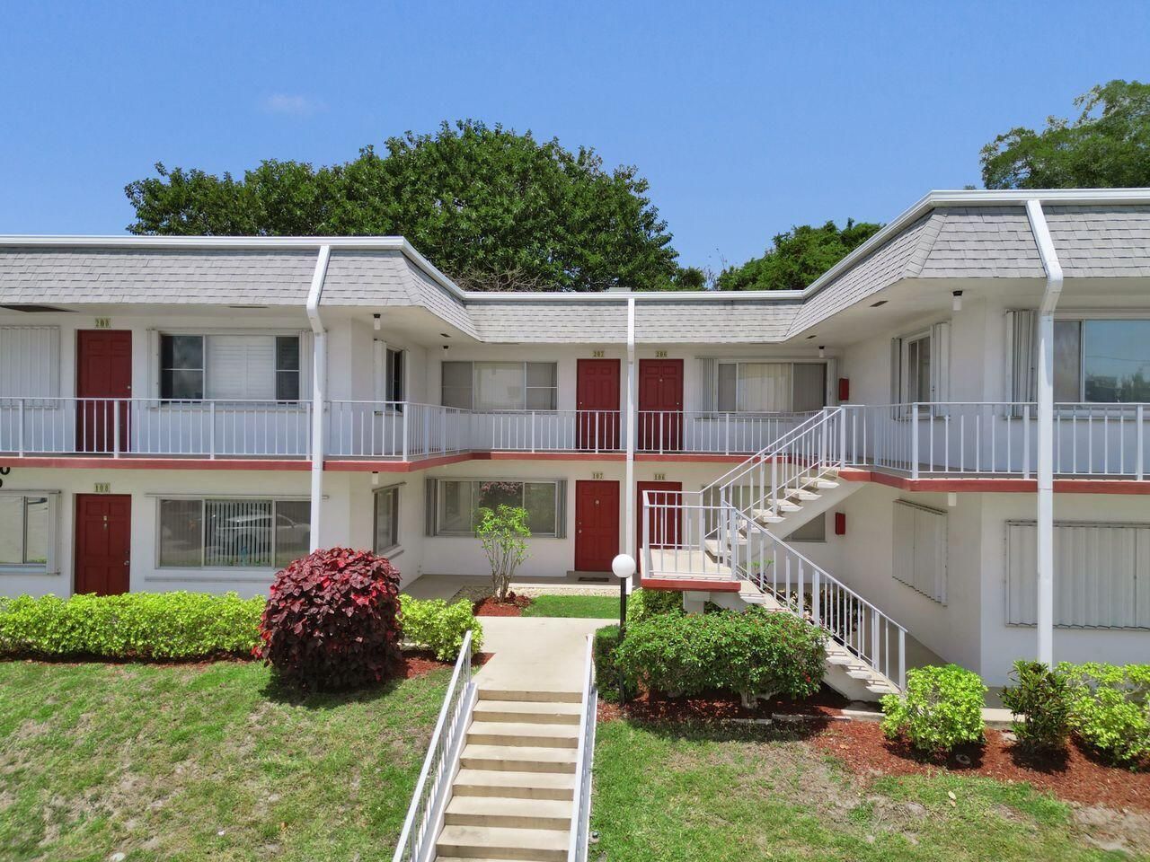 3120 Cynthia Lane, Unit 207, Lake Worth Beach, FL 33461 Photo