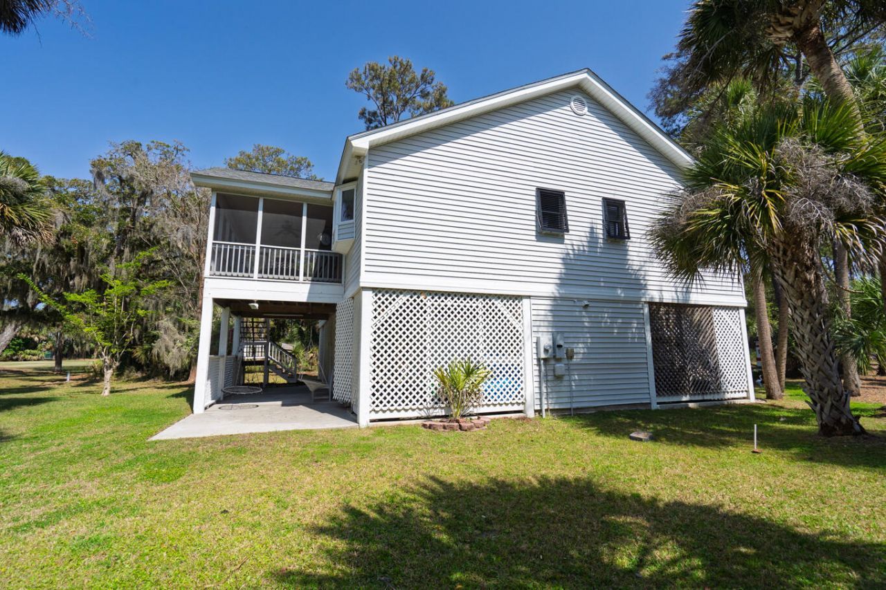 864 Club Cottage Road Photo 36