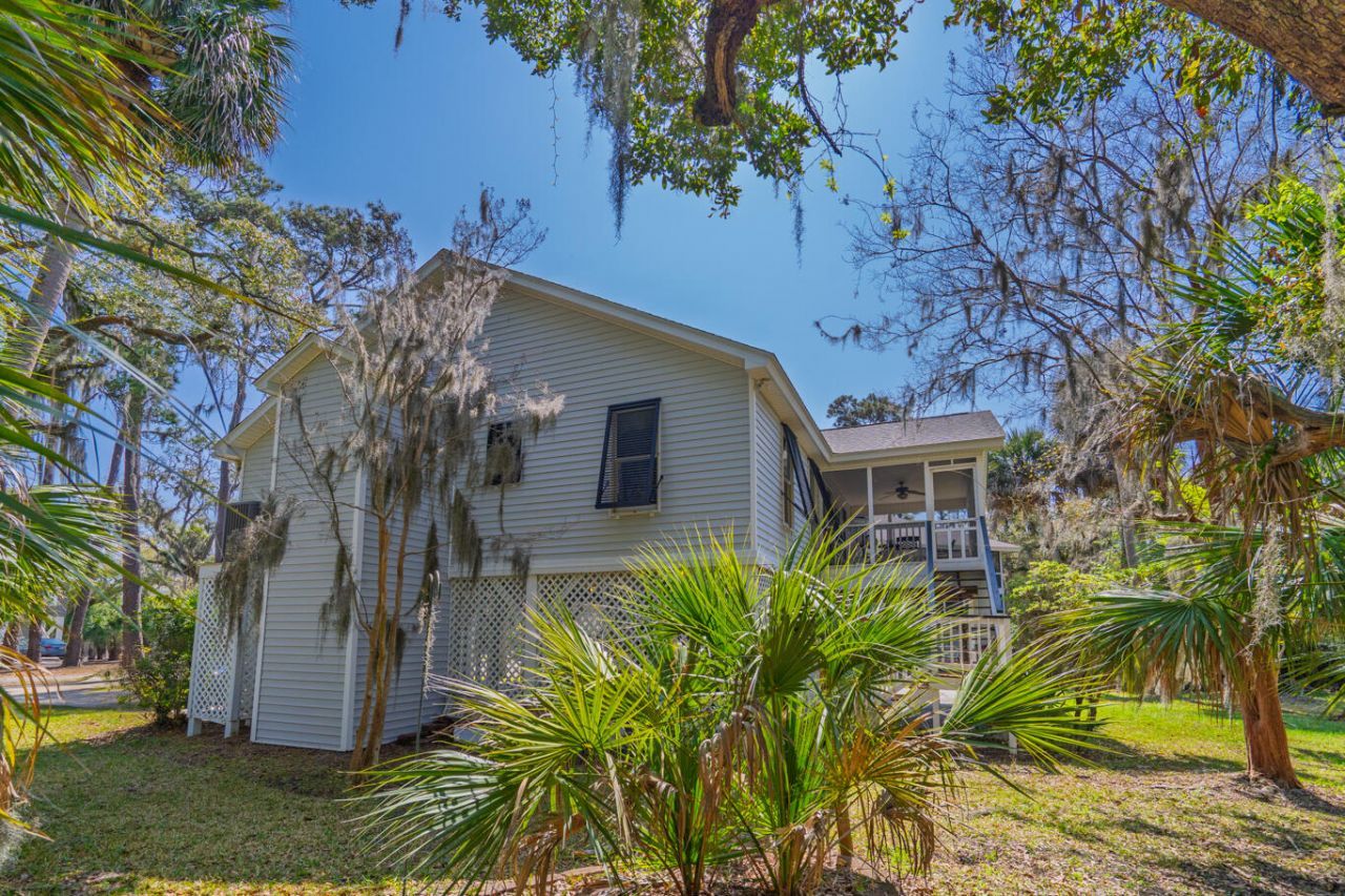 864 Club Cottage Road Photo 42