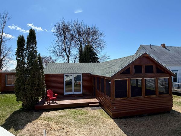 272 E Lakeshore Drive, Waubay, SD 57273