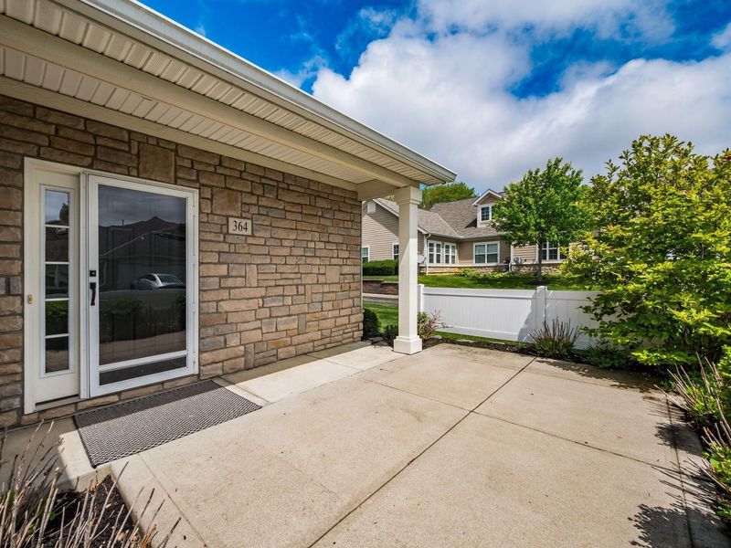 364 Cover Place, Columbus, OH 43235 Photo 3