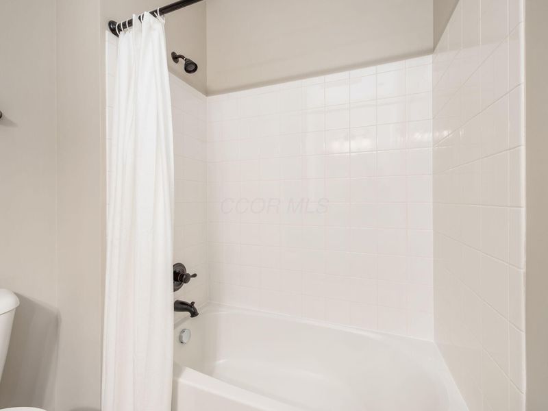 364 Cover Place, Columbus, OH 43235 Photo 9