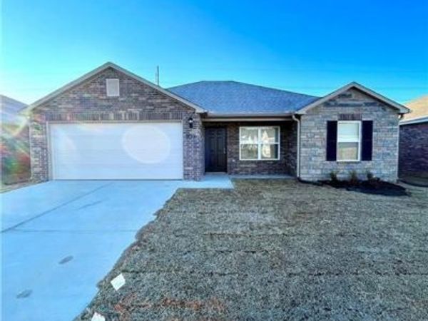 909 Egret Road , Fayetteville, AR 72701