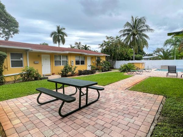 1401 NE 15th Street, Unit 8, Fort Lauderdale, FL 33304