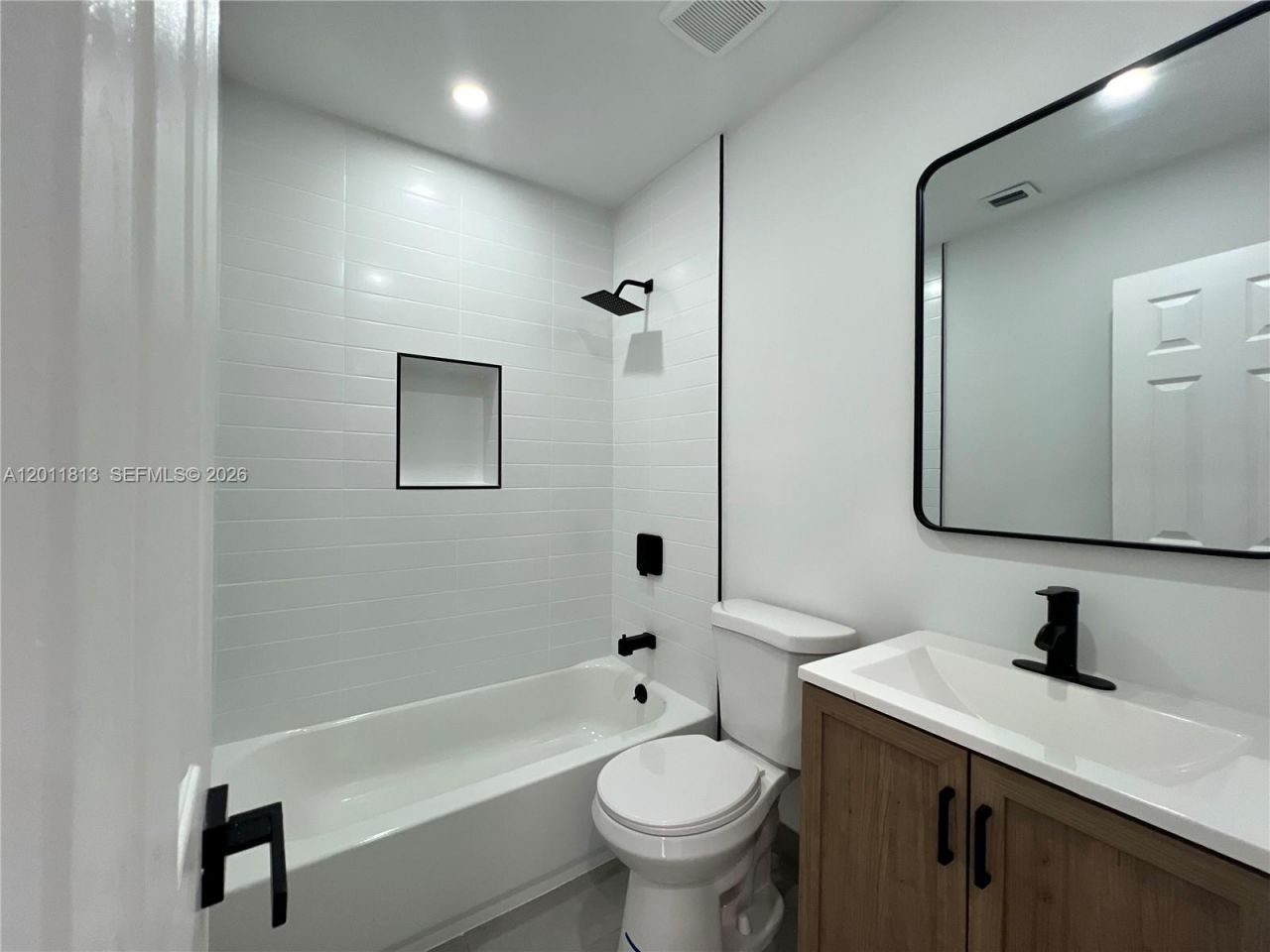 2370 NW 96th St, Miami, FL 33147 Photo