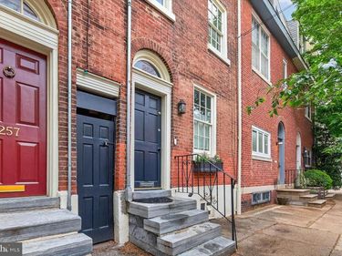 255 QUEEN STREET, PHILADELPHIA, PA 19147