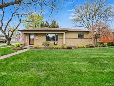 27515 Palomino Drive, Warren, MI 48093