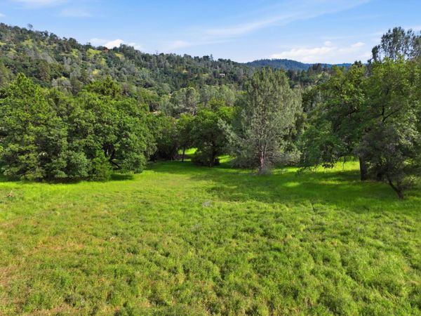 19371 Peyton Pl, Grass Valley, CA 95949
