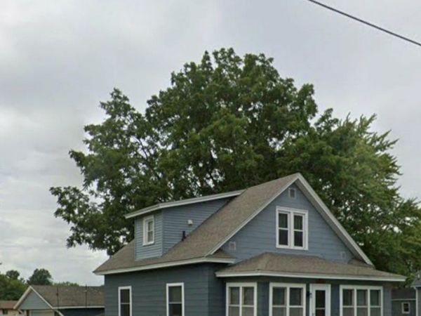 106 7th Ave NW , Oelwein, IA 50662