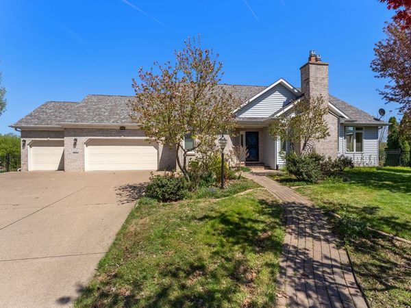 4629 Willowwood Court , Davenport, IA 52807