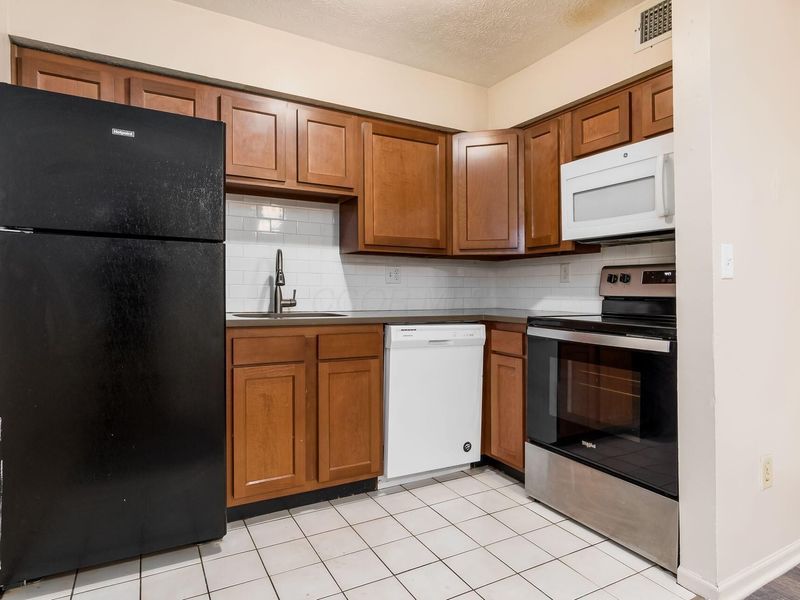 100 Chittenden Avenue, Columbus, OH 43201 Photo 9