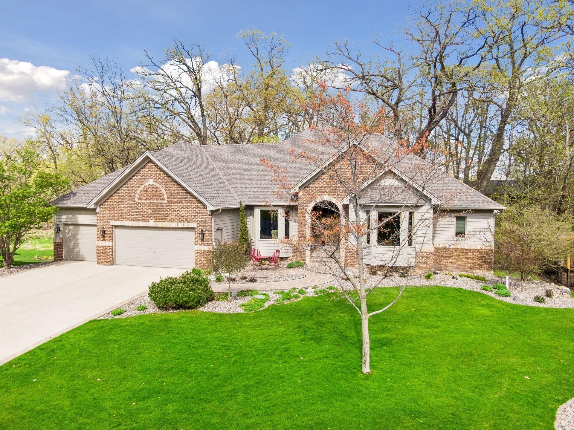 2865 Autumn Woods Drive , Chaska, MN 55318