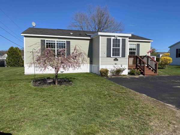 163 STAPLES Street, Seabrook, NH 03874