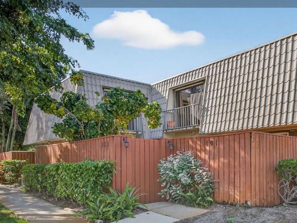 1700 Embassy Drive, Unit 101, West Palm Beach, FL 33401