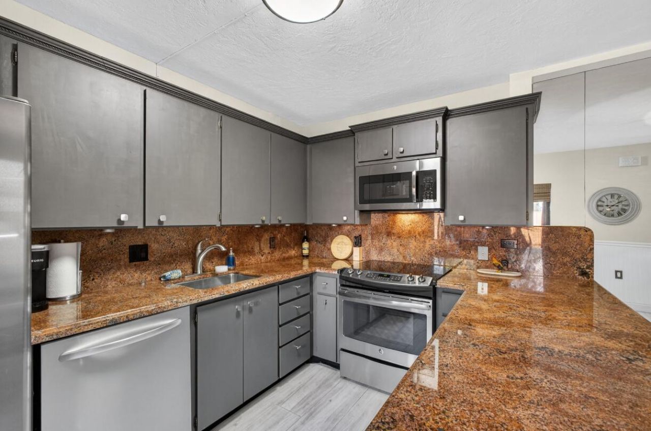 1700 Embassy Drive, Unit 101, West Palm Beach, FL 33401 Photo