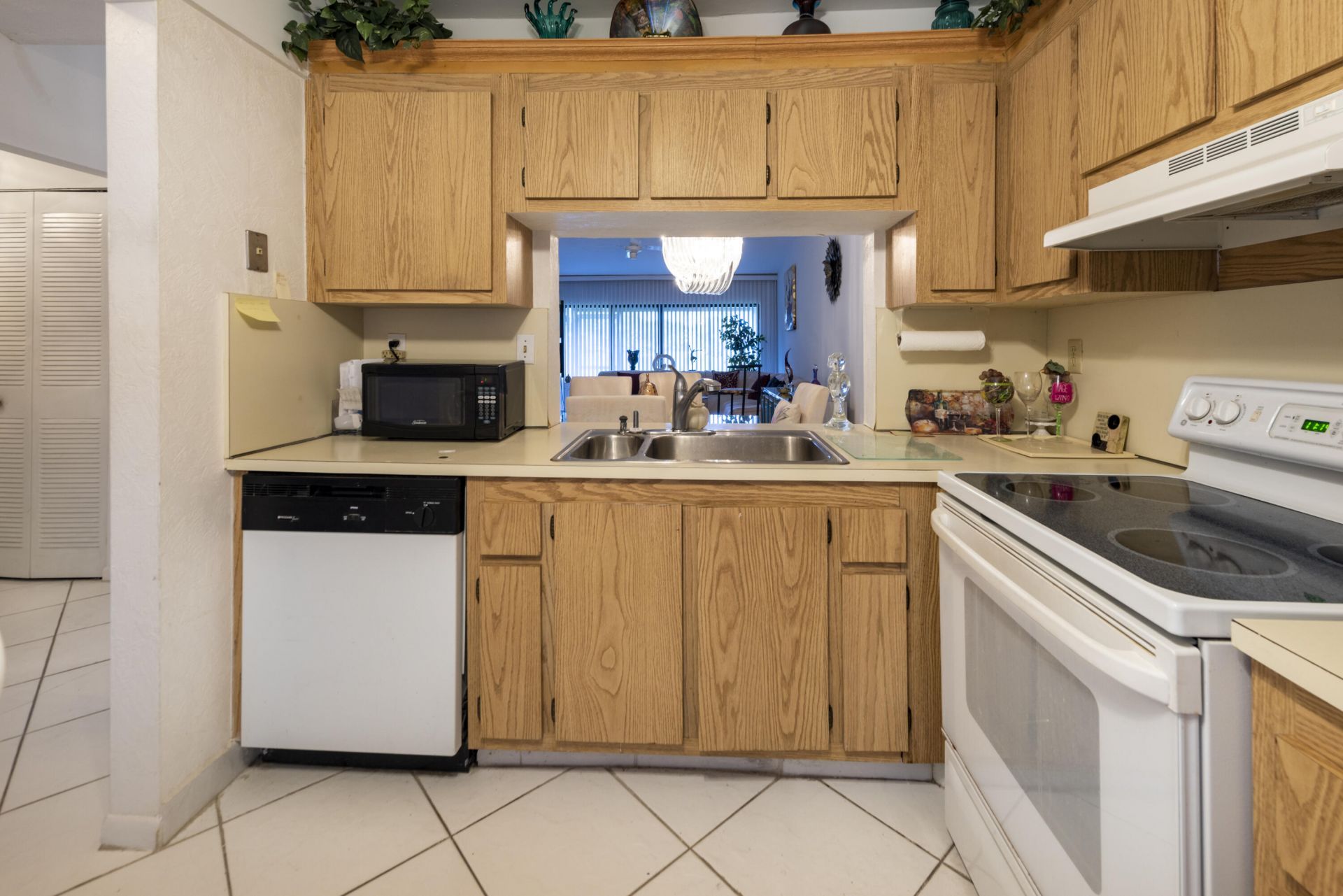9279 Wedgewood Drive, Unit B20, Tamarac, FL 33321 Photo