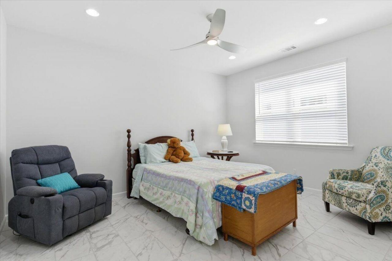 1123 Caribbean Soul Avenue Photo 17
