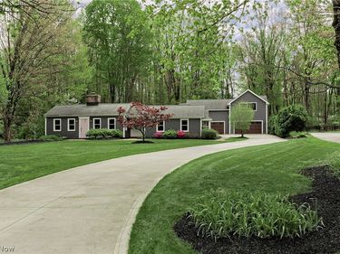 1 Deerfield Drive, Chagrin Falls, OH 44022