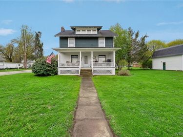 35 School Street , Delevan, NY 14042