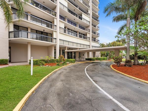 2425 Presidential Way, Unit 704, West Palm Beach, FL 33401