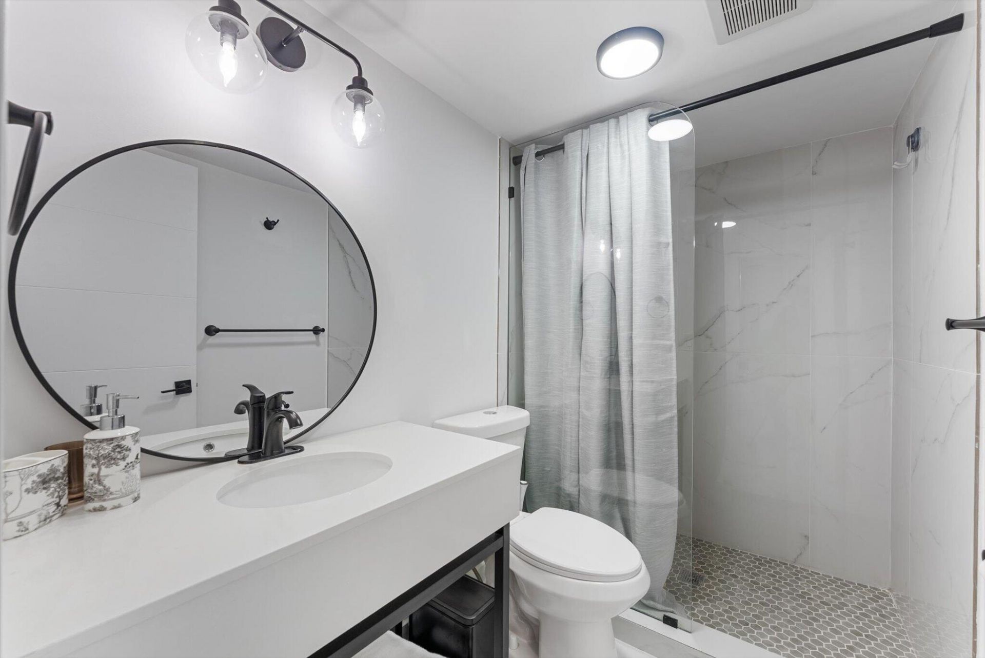 2425 Presidential Way, Unit 704, West Palm Beach, FL 33401 Photo