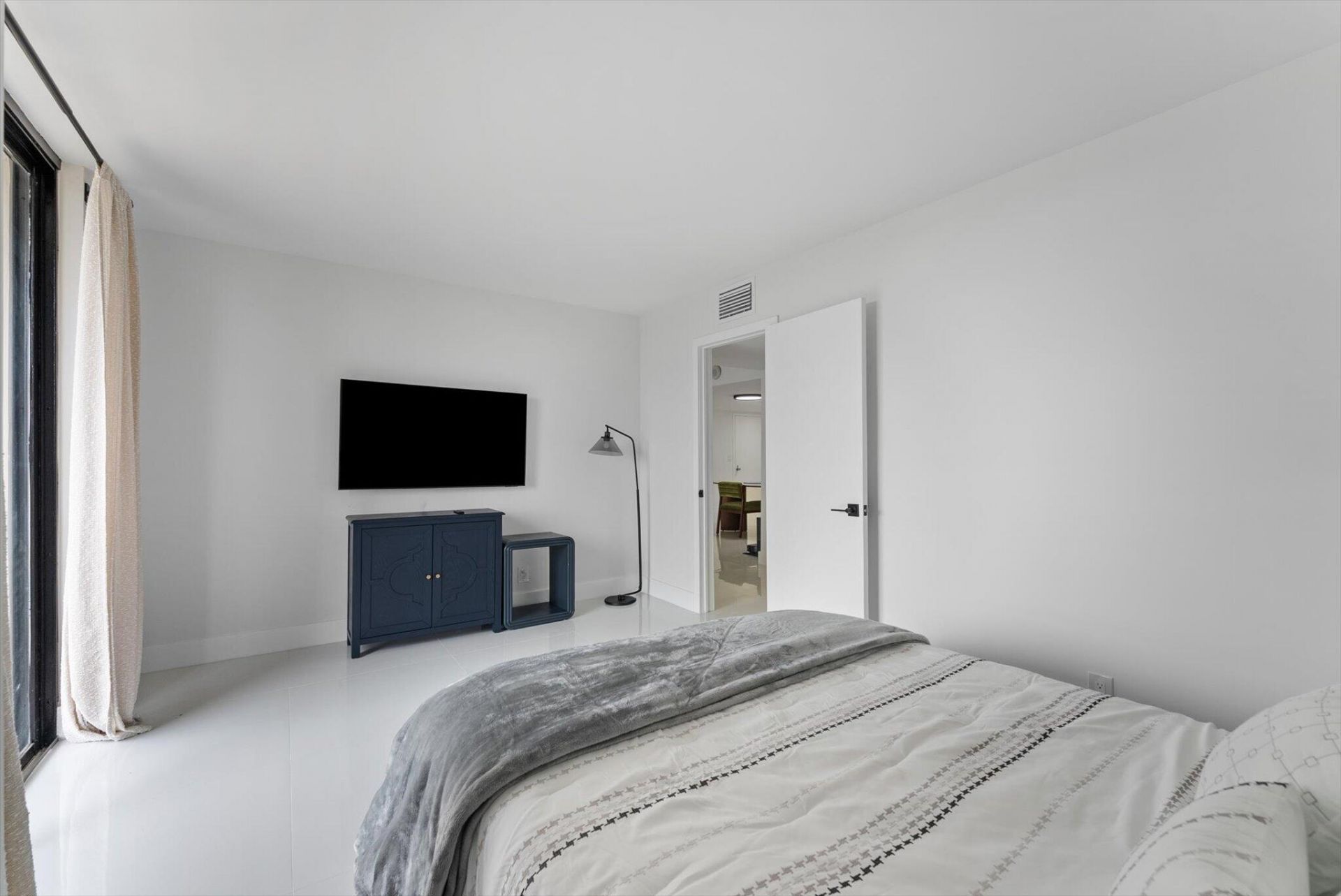 2425 Presidential Way, Unit 704, West Palm Beach, FL 33401 Photo