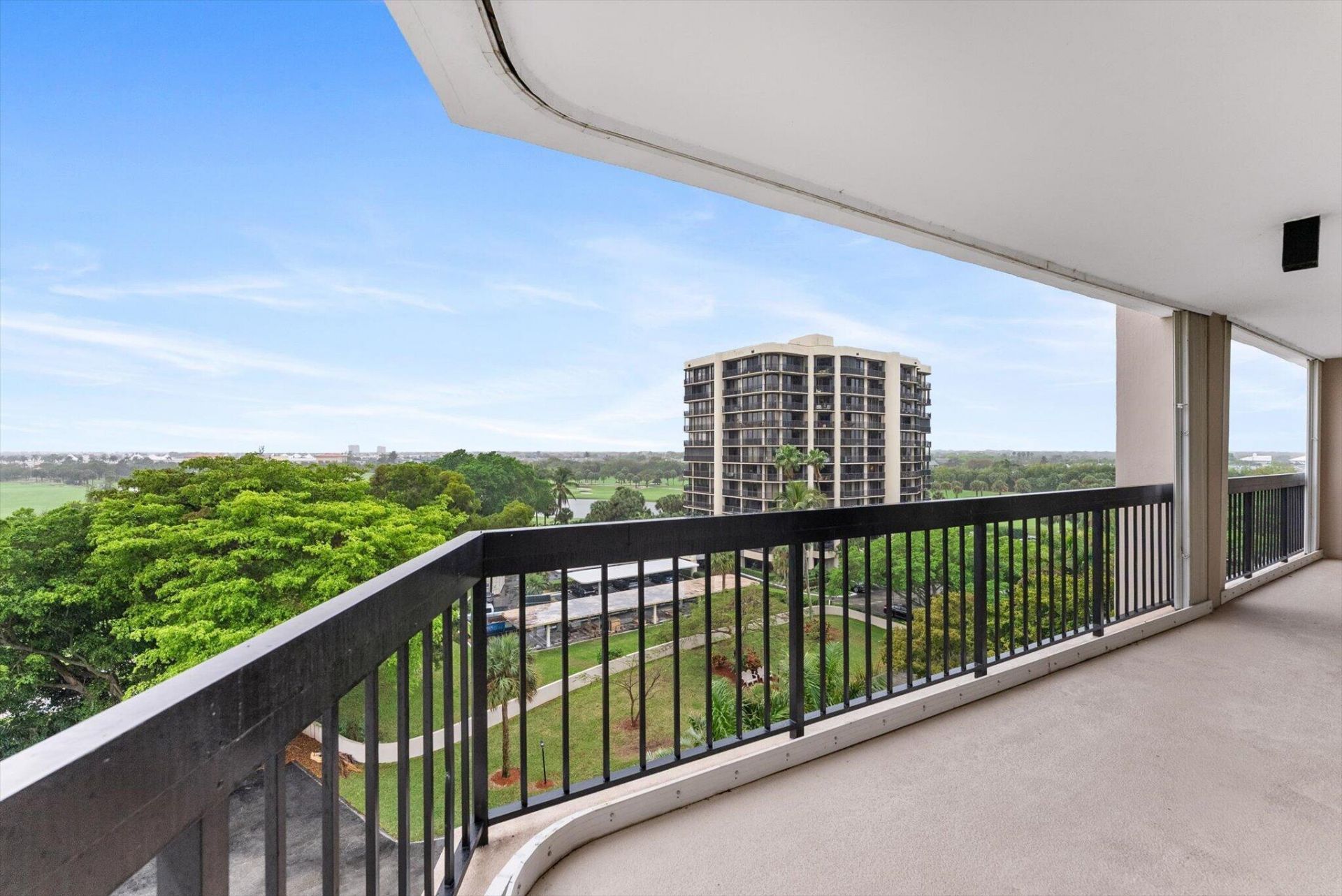 2425 Presidential Way, Unit 704, West Palm Beach, FL 33401 Photo