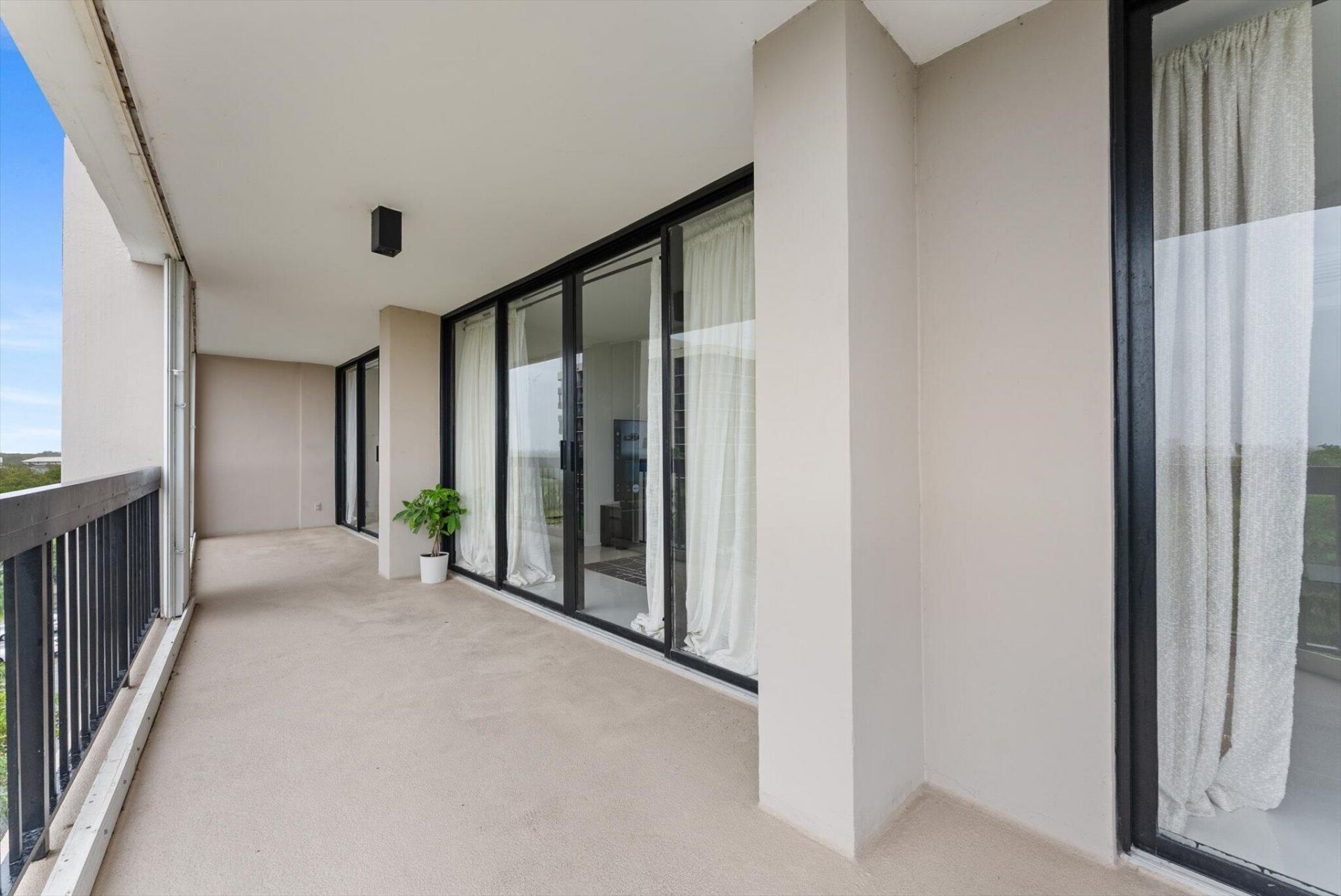 2425 Presidential Way, Unit 704, West Palm Beach, FL 33401 Photo