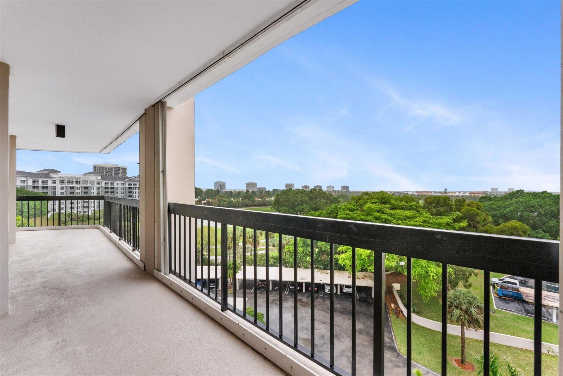 2425 Presidential Way, Unit 704, West Palm Beach, FL 33401 Photo