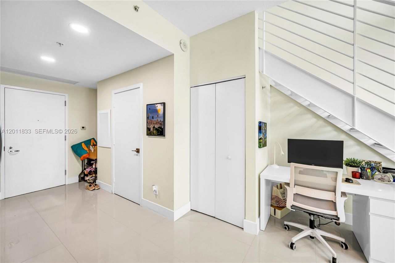 60 SW 13th St , Unit 2014, Miami, FL 33130 Photo