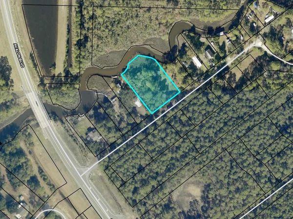 5816 Shady Bayou Ln, Milton, FL 32583