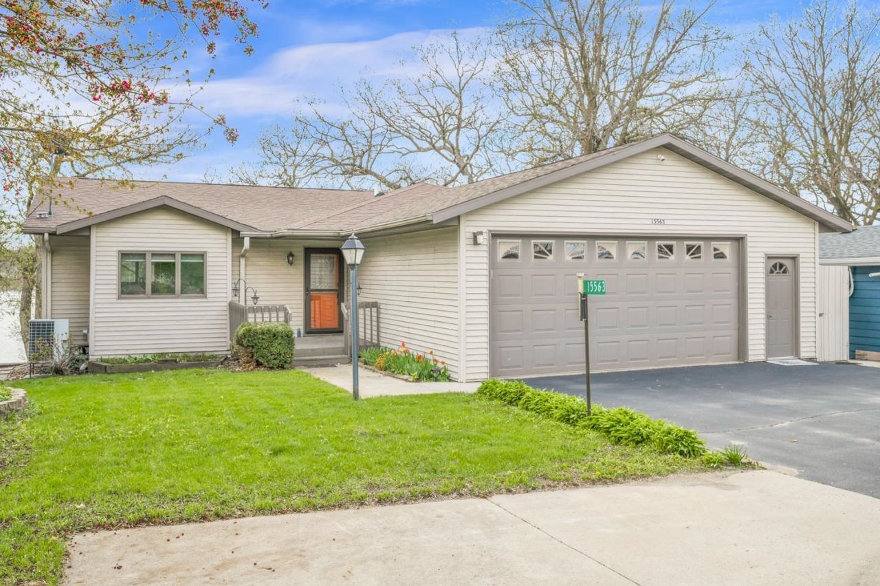 15563 250th Avenue, Spirit Lake, IA 51360 Main Photo