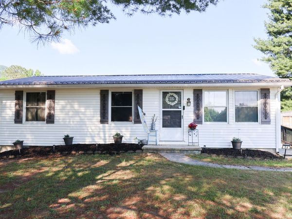 36 Railroad AVE, New Castle, VA 24127