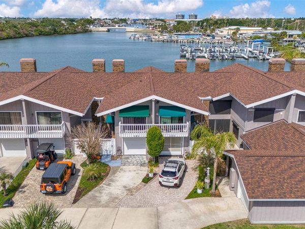 121 LAGOON COURT , NEW SMYRNA BEACH, FL 32169