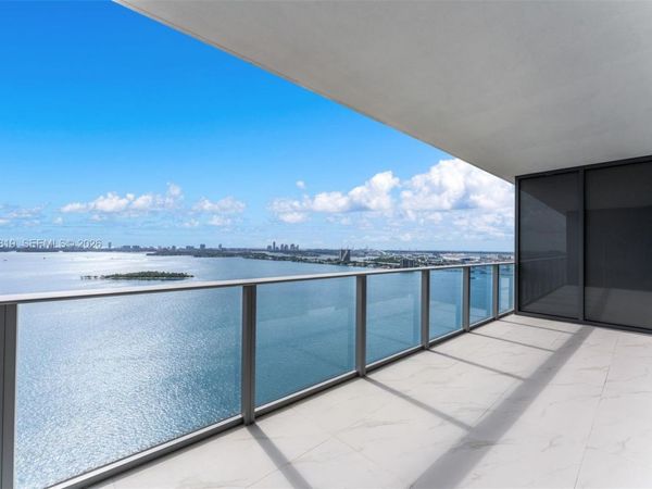 700 NE 24 , Unit 2504, Miami, FL 33137
