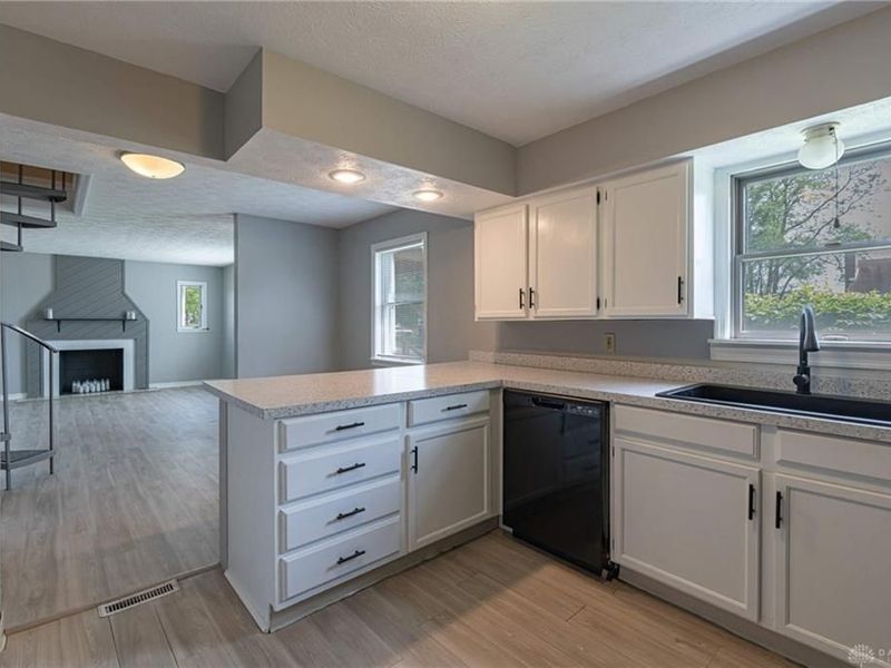 521 Oakview Drive, Dayton, OH 45429 Photo 9