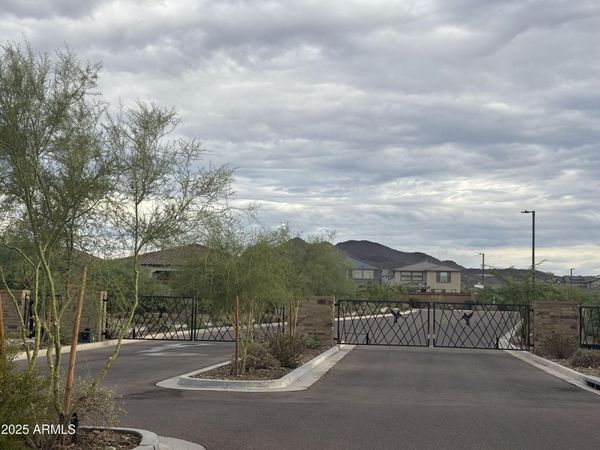 1929 W Burnside Trail, Phoenix, AZ 85085