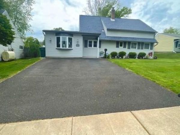 17 HEATHER LANE, LEVITTOWN, PA 19055