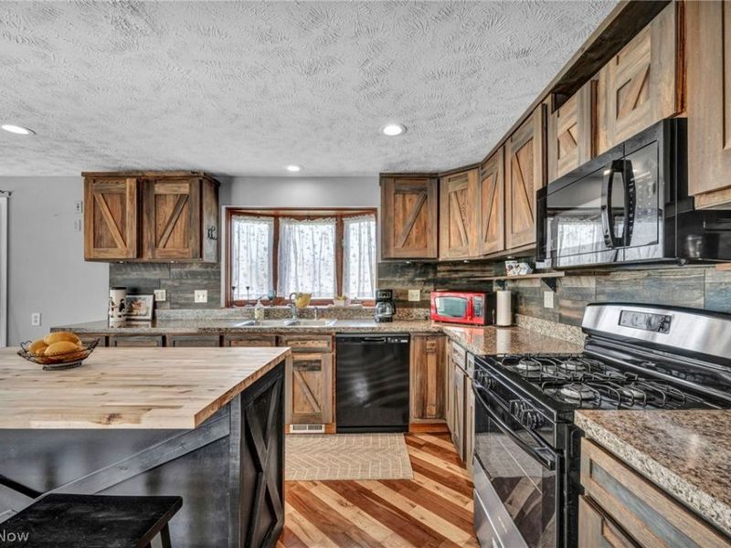 2160 Boston Road, Hinckley, OH 44233 Photo 18
