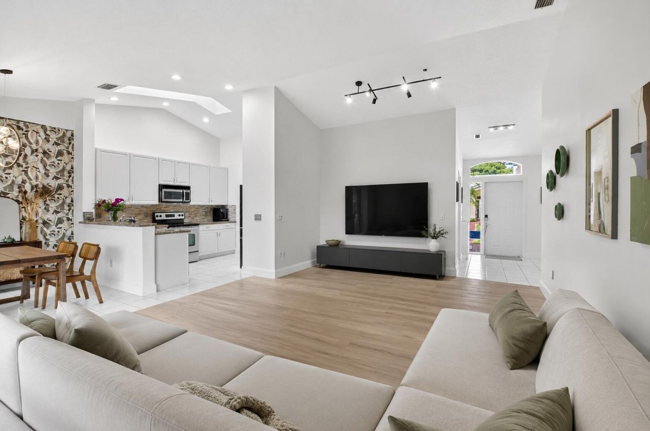 17257 Boca Club Boulevard, Unit Apt 5, Boca Raton, FL 33487 Photo