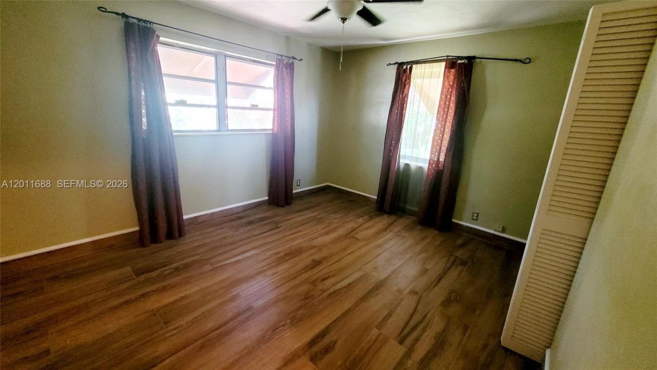 1124 NE 7th St, Hallandale Beach, FL 33009 Photo
