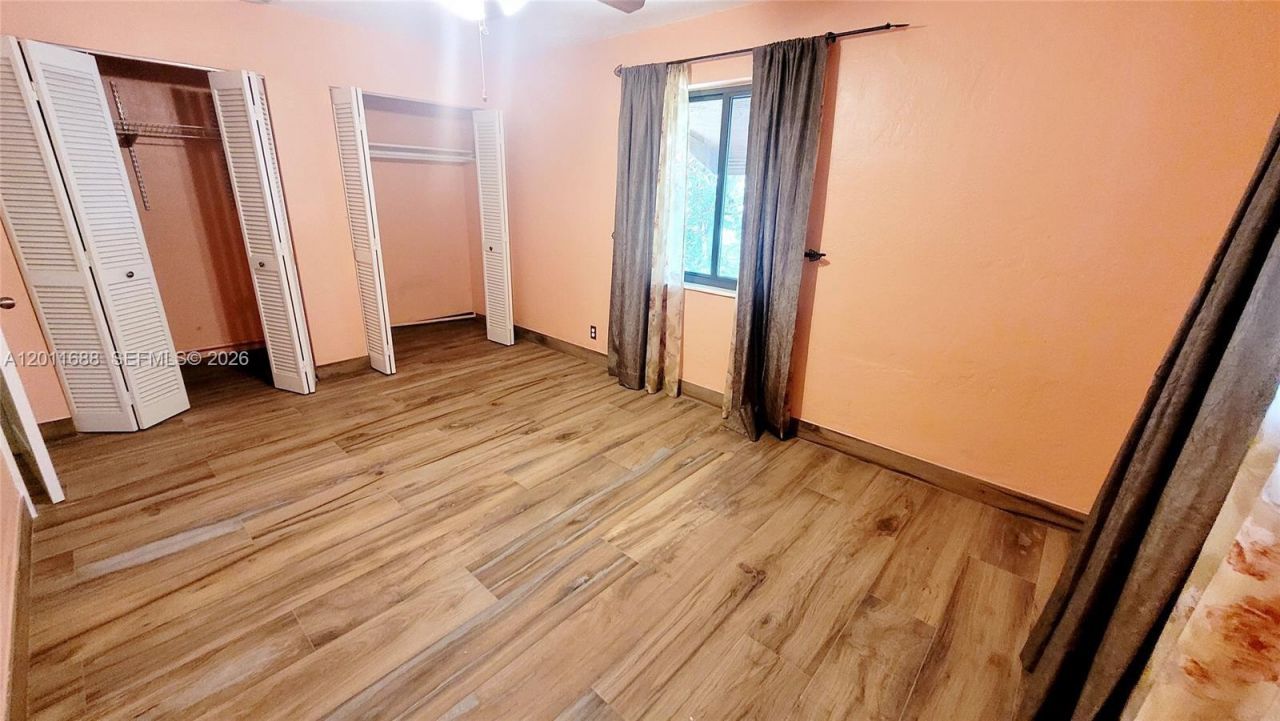 1124 NE 7th St, Hallandale Beach, FL 33009 Photo