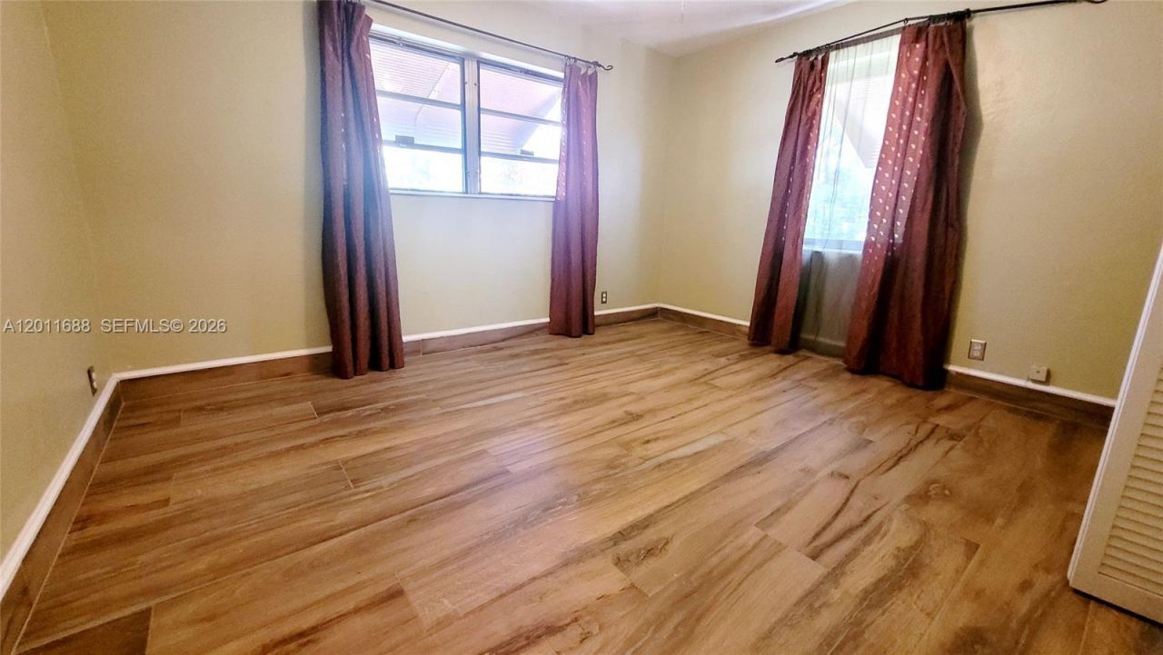 1124 NE 7th St, Hallandale Beach, FL 33009 Photo