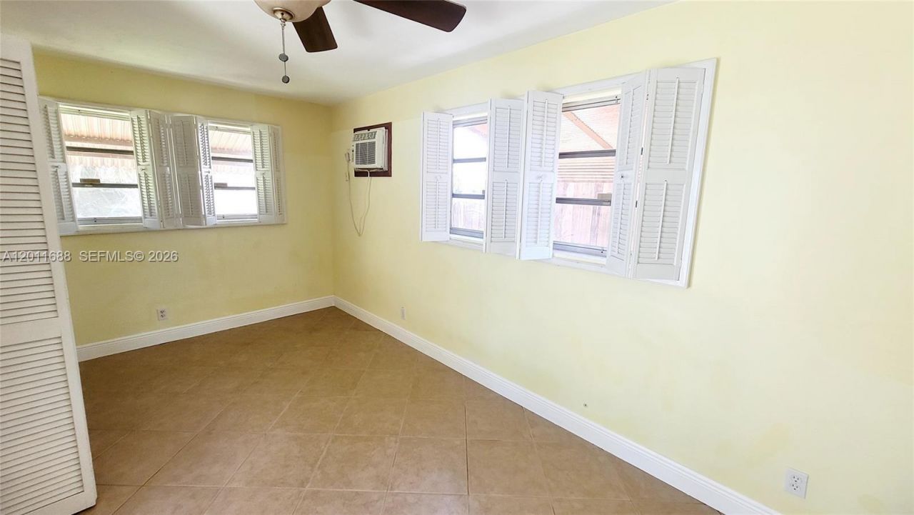 1124 NE 7th St, Hallandale Beach, FL 33009 Photo