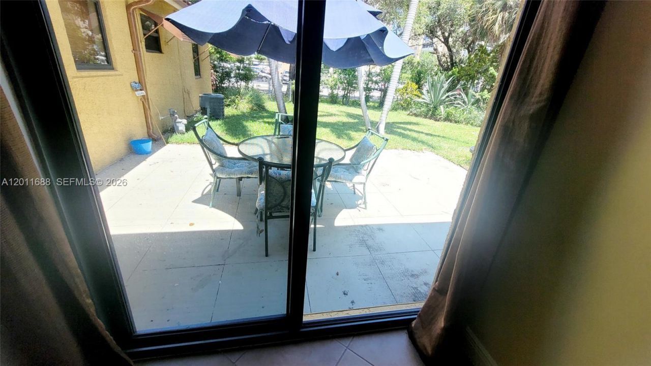 1124 NE 7th St, Hallandale Beach, FL 33009 Photo