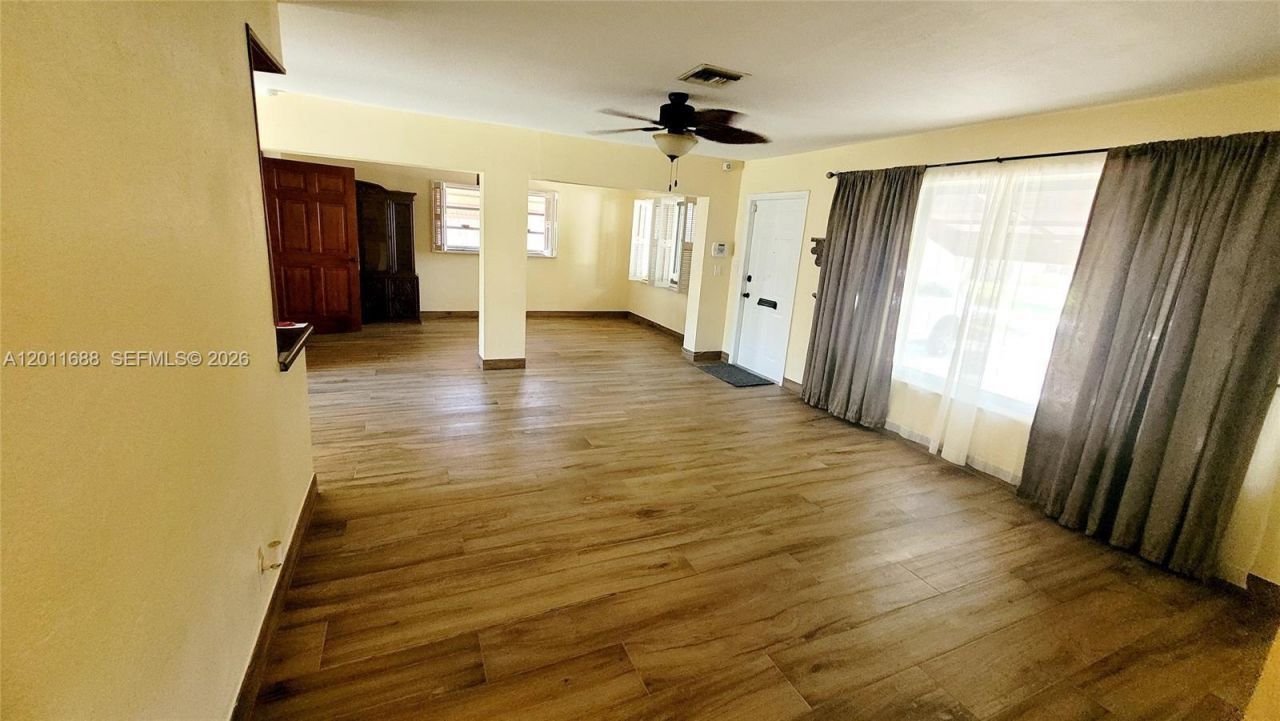 1124 NE 7th St, Hallandale Beach, FL 33009 Photo
