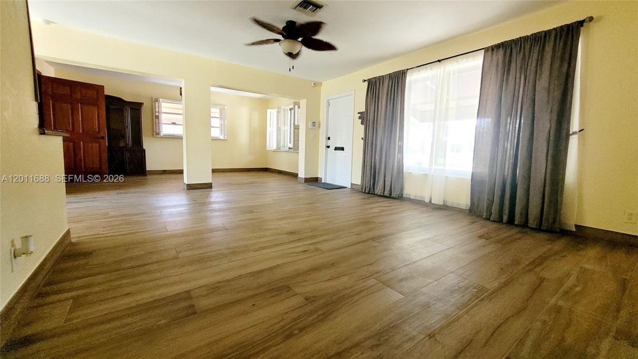 1124 NE 7th St, Hallandale Beach, FL 33009 Photo