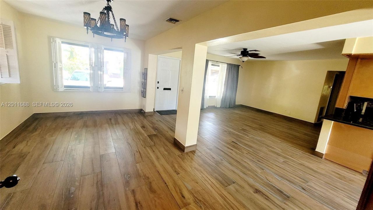 1124 NE 7th St, Hallandale Beach, FL 33009 Photo