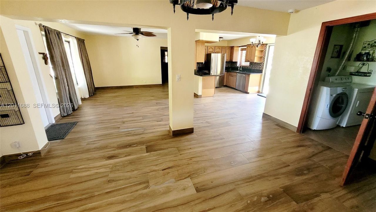 1124 NE 7th St, Hallandale Beach, FL 33009 Photo