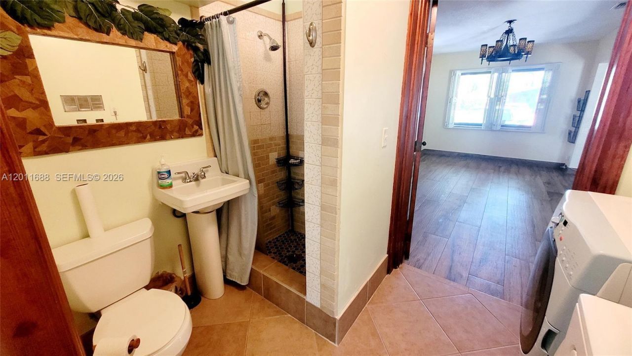 1124 NE 7th St, Hallandale Beach, FL 33009 Photo